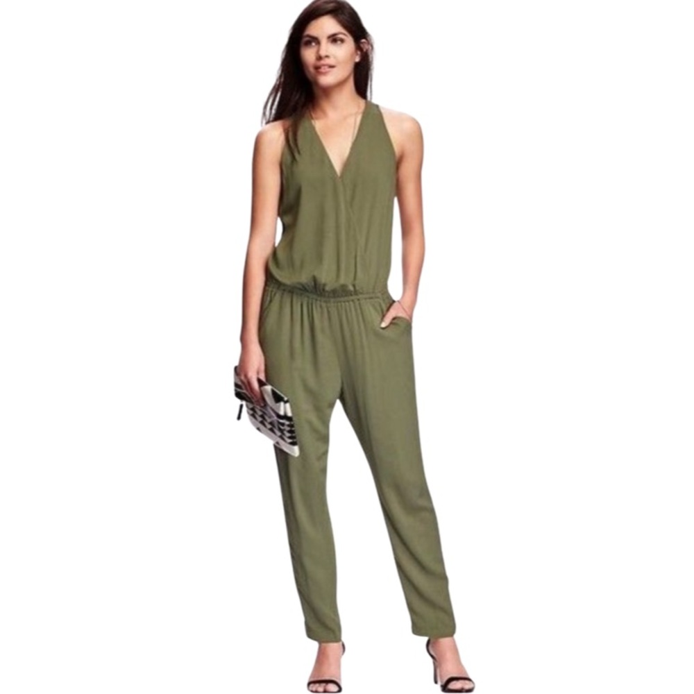 Old Navy Women’s Olive Green Sleeveless Surplice Jumpsuit with Pockets